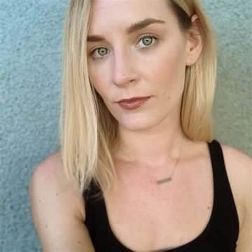 Liz Wolfe Net Worth