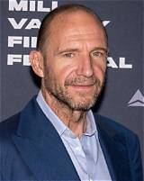 Magnus Fiennes Net Worth