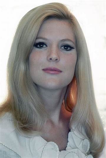Meredith Macrae Net Worth