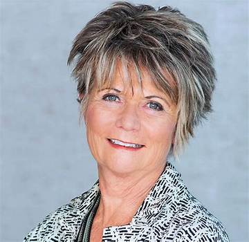 Mona Brown Net Worth