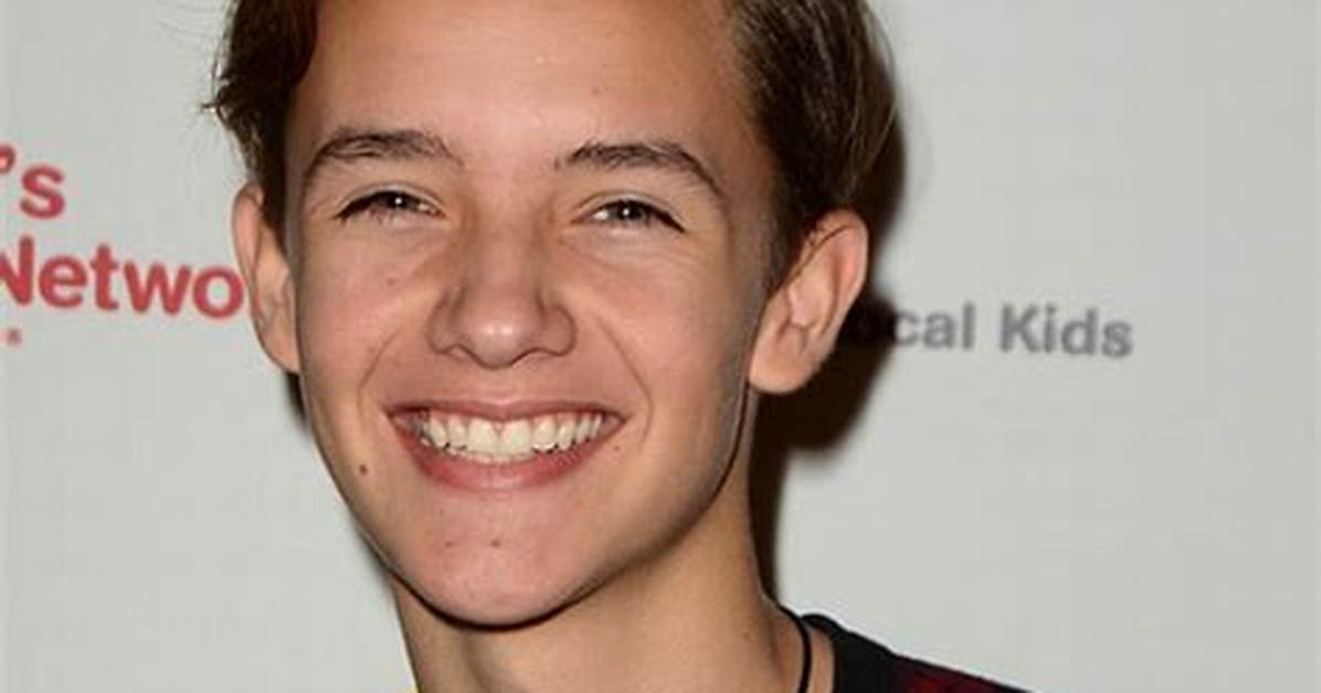 Noah Urrea Net Worth