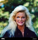 Raye Hollitt Net Worth