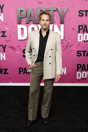 Ryan Hansen Net Worth