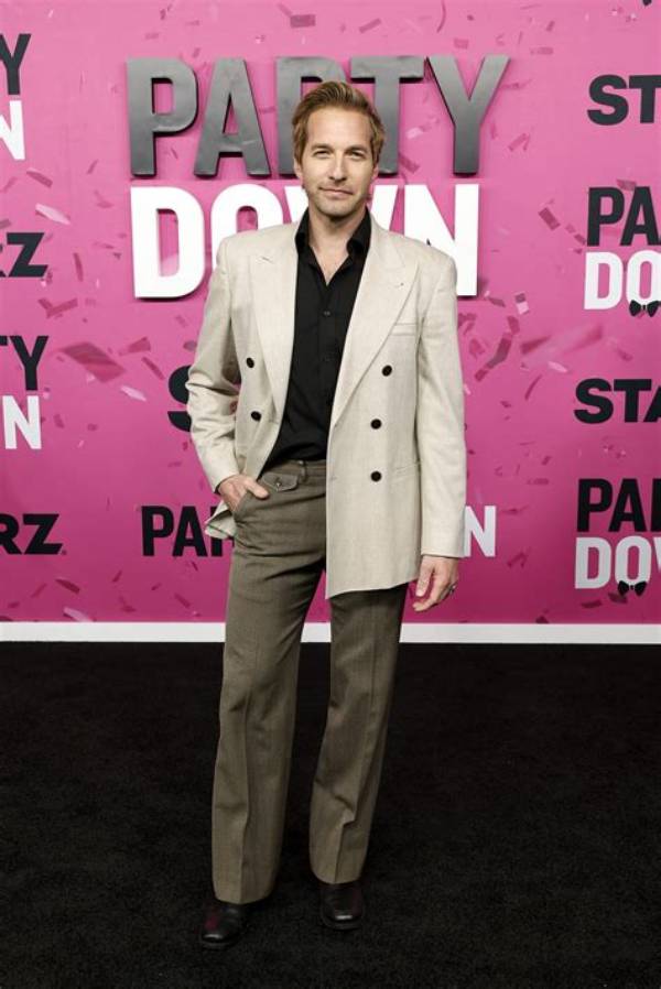 Ryan Hansen Net Worth