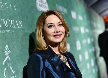 Sharon Lawrence Net Worth
