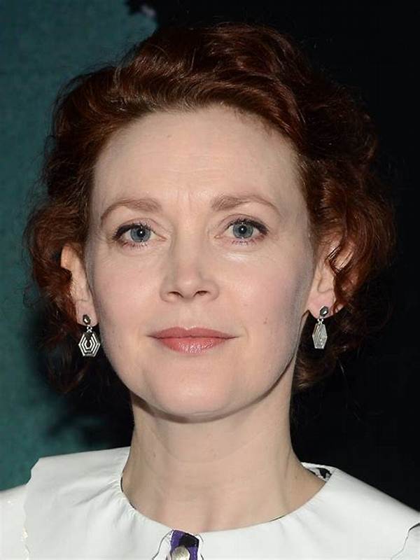 Simone Kirby Net Worth