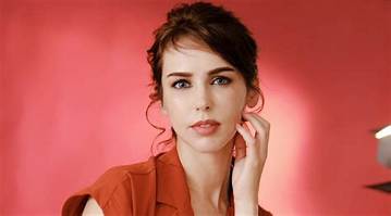 Stefanie Joosten Net Worth