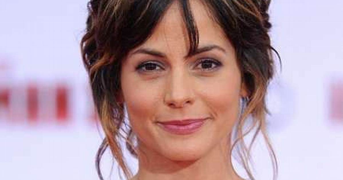 Stephanie Szostak Net Worth