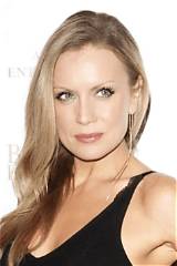 Stephanie Vogt Net Worth