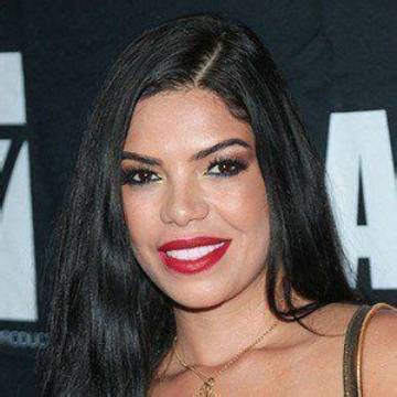 Suelyn Medeiros Net Worth