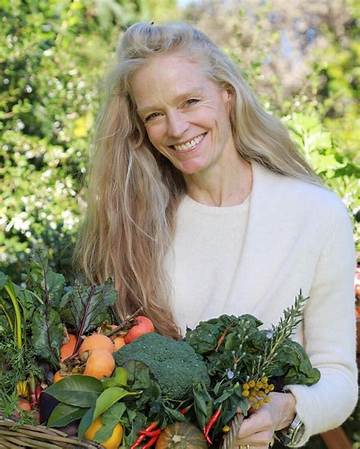 Suzy Amis Net Worth