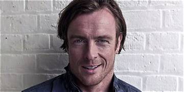 Toby Stephens Net Worth