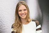 Tracy Spiridakos Net Worth