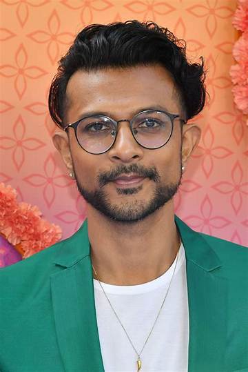 Utkarsh Ambudkar Net Worth