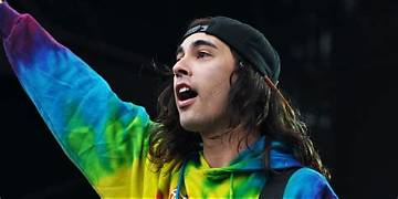 Vic Fuentes Net Worth