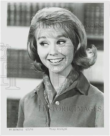 Vicky Albright Net Worth