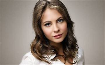 Willa Holland Net Worth