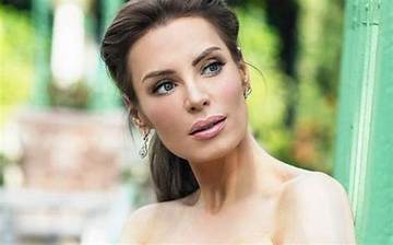 Yoanna House Net Worth
